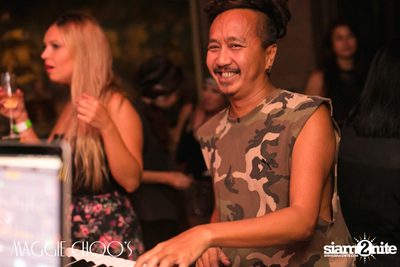 Mahajamreon Live ที่ แม็กกี้ ชูวส์, ถนนสีลม — photo 134