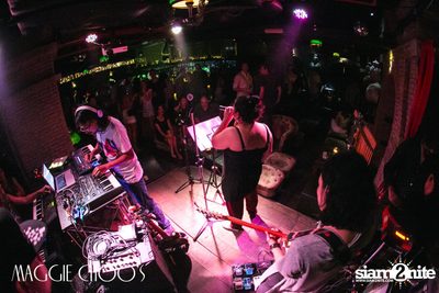 Mahajamreon Live ที่ แม็กกี้ ชูวส์, ถนนสีลม — photo 142