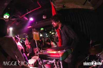 Mahajamreon Live ที่ แม็กกี้ ชูวส์, ถนนสีลม — photo 143