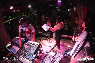 Mahajamreon Live ที่ แม็กกี้ ชูวส์, ถนนสีลม — photo 150