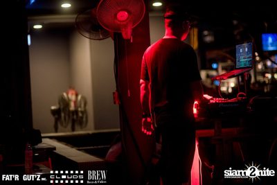 Seenspace Invasion ที่ร้าน Clouds, Fat'R Gut'z และ BREW Beers & Ciders — photo 1
