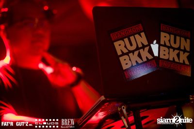 Seenspace Invasion ที่ร้าน Clouds, Fat'R Gut'z และ BREW Beers & Ciders — photo 9
