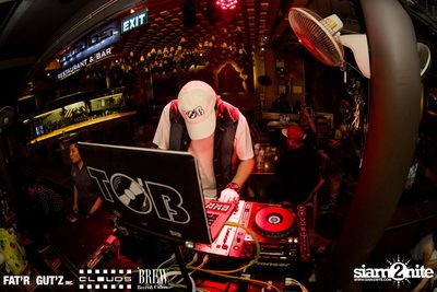 Seenspace Invasion ที่ร้าน Clouds, Fat'R Gut'z และ BREW Beers & Ciders — photo 37