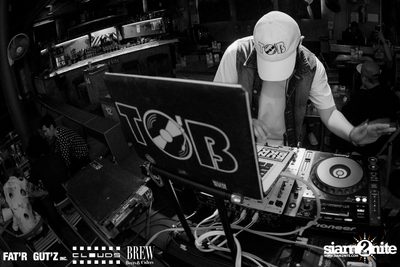 Seenspace Invasion ที่ร้าน Clouds, Fat'R Gut'z และ BREW Beers & Ciders — photo 38
