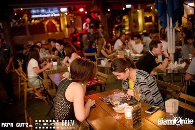 Seenspace Invasion ที่ร้าน Clouds, Fat'R Gut'z และ BREW Beers & Ciders — photo 55