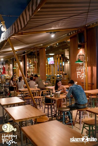คืนวันศุกร์ ที่ร้าน แฮปปี้ ฟิช, เอเชีย ทีค เดอะ ริเวอร์ฟร้อนท์ — photo 1