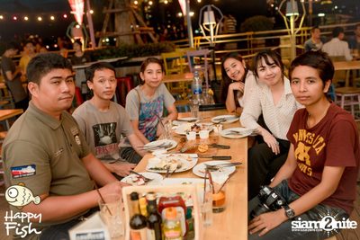 คืนวันศุกร์ ที่ร้าน แฮปปี้ ฟิช, เอเชีย ทีค เดอะ ริเวอร์ฟร้อนท์ — photo 10