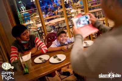 คืนวันศุกร์ ที่ร้าน แฮปปี้ ฟิช, เอเชีย ทีค เดอะ ริเวอร์ฟร้อนท์ — photo 17
