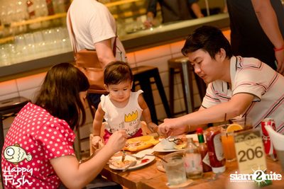 คืนวันศุกร์ ที่ร้าน แฮปปี้ ฟิช, เอเชีย ทีค เดอะ ริเวอร์ฟร้อนท์ — photo 28