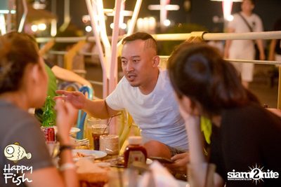 คืนวันศุกร์ ที่ร้าน แฮปปี้ ฟิช, เอเชีย ทีค เดอะ ริเวอร์ฟร้อนท์ — photo 57