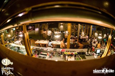 คืนวันศุกร์ ที่ร้าน แฮปปี้ ฟิช, เอเชีย ทีค เดอะ ริเวอร์ฟร้อนท์ — photo 76