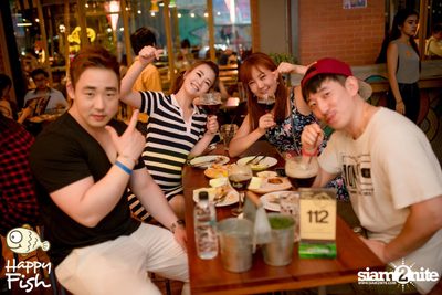 คืนวันศุกร์ ที่ร้าน แฮปปี้ ฟิช, เอเชีย ทีค เดอะ ริเวอร์ฟร้อนท์ — photo 90