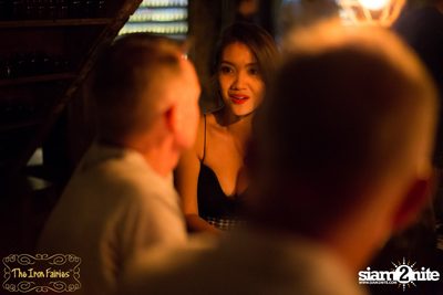 Open Mic Mondays ที่ ดิ ไอรอน แฟรี่, ทองหล่อ — photo 117