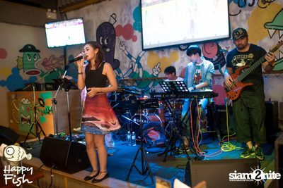 คืนวันศุกร์ ที่ร้าน แฮปปี้ ฟิช, เอเชีย ทีค เดอะ ริเวอร์ฟร้อนท์ — photo 11