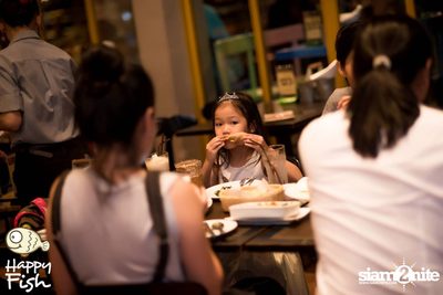 คืนวันศุกร์ ที่ร้าน แฮปปี้ ฟิช, เอเชีย ทีค เดอะ ริเวอร์ฟร้อนท์ — photo 15
