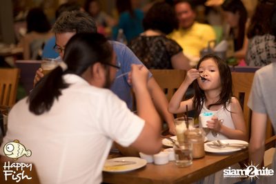คืนวันศุกร์ ที่ร้าน แฮปปี้ ฟิช, เอเชีย ทีค เดอะ ริเวอร์ฟร้อนท์ — photo 27