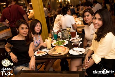 คืนวันศุกร์ ที่ร้าน แฮปปี้ ฟิช, เอเชีย ทีค เดอะ ริเวอร์ฟร้อนท์ — photo 66