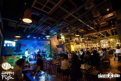 คืนวันศุกร์ ที่ร้าน แฮปปี้ ฟิช, เอเชีย ทีค เดอะ ริเวอร์ฟร้อนท์ — photo 88