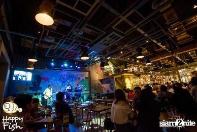 คืนวันศุกร์ ที่ร้าน แฮปปี้ ฟิช, เอเชีย ทีค เดอะ ริเวอร์ฟร้อนท์ — photo 89