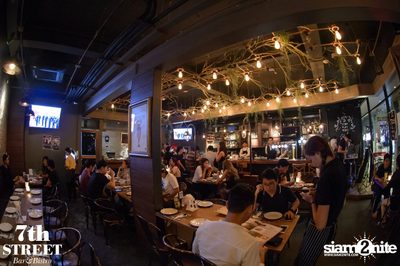 Friday Night at 7th Street Bar & Bistro, Thonglor Soi 10 — photo 7