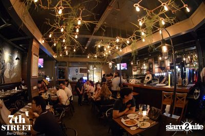 Friday Night at 7th Street Bar & Bistro, Thonglor Soi 10 — photo 8
