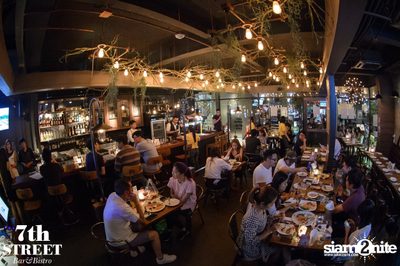 Friday Night at 7th Street Bar & Bistro, Thonglor Soi 10 — photo 9