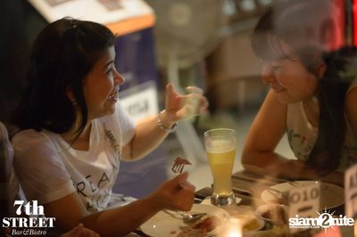 Friday Night at 7th Street Bar & Bistro, Thonglor Soi 10 — photo 14