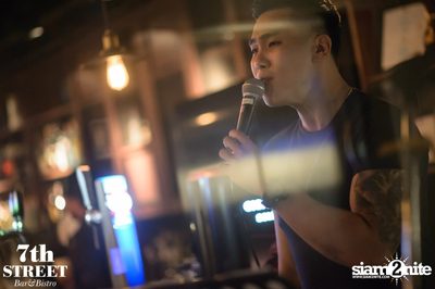 Friday Night at 7th Street Bar & Bistro, Thonglor Soi 10 — photo 18