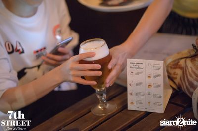 Friday Night at 7th Street Bar & Bistro, Thonglor Soi 10 — photo 25