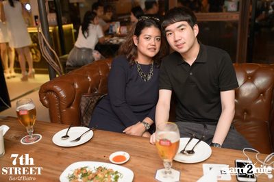 Friday Night at 7th Street Bar & Bistro, Thonglor Soi 10 — photo 31