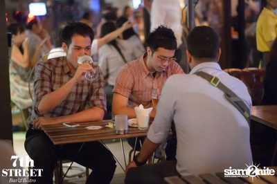 Friday Night at 7th Street Bar & Bistro, Thonglor Soi 10 — photo 42