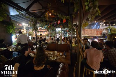 Friday Night at 7th Street Bar & Bistro, Thonglor Soi 10 — photo 47