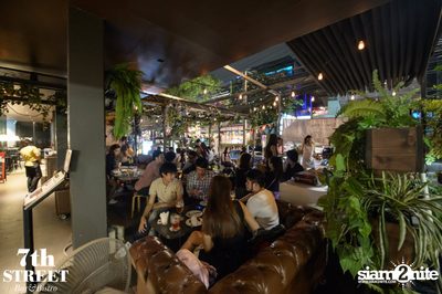 Friday Night at 7th Street Bar & Bistro, Thonglor Soi 10 — photo 52