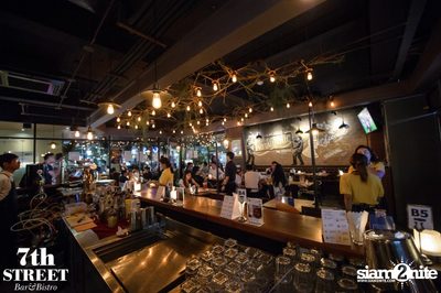 Friday Night at 7th Street Bar & Bistro, Thonglor Soi 10 — photo 56
