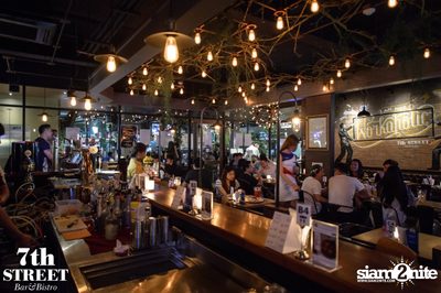 Friday Night at 7th Street Bar & Bistro, Thonglor Soi 10 — photo 57