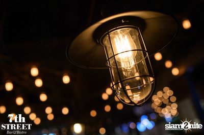 Friday Night at 7th Street Bar & Bistro, Thonglor Soi 10 — photo 58