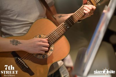 Friday Night at 7th Street Bar & Bistro, Thonglor Soi 10 — photo 62