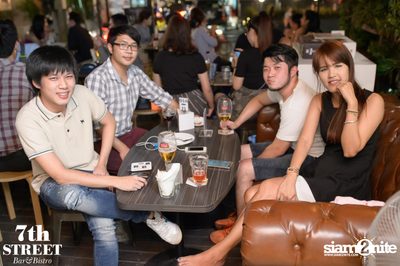 Friday Night at 7th Street Bar & Bistro, Thonglor Soi 10 — photo 65