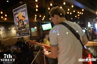 Friday Night at 7th Street Bar & Bistro, Thonglor Soi 10 — photo 72