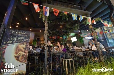 Friday Night at 7th Street Bar & Bistro, Thonglor Soi 10 — photo 75
