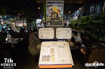 Friday Night at 7th Street Bar & Bistro, Thonglor Soi 10 — photo 77