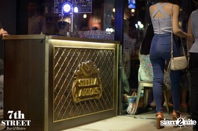 Friday Night at 7th Street Bar & Bistro, Thonglor Soi 10 — photo 79