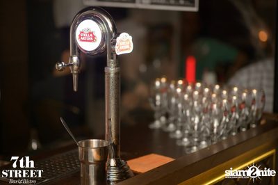 Friday Night at 7th Street Bar & Bistro, Thonglor Soi 10 — photo 80