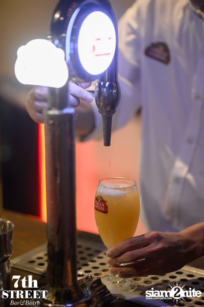 Friday Night at 7th Street Bar & Bistro, Thonglor Soi 10 — photo 88