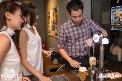 Friday Night at 7th Street Bar & Bistro, Thonglor Soi 10 — photo 89