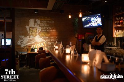 Friday Night at 7th Street Bar & Bistro, Thonglor Soi 10 — photo 90