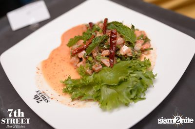 Friday Night at 7th Street Bar & Bistro, Thonglor Soi 10 — photo 92
