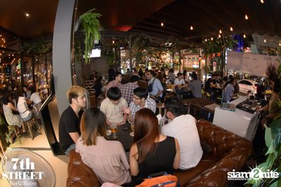 Friday Night at 7th Street Bar & Bistro, Thonglor Soi 10 — photo 102