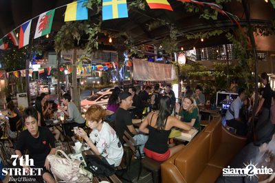 Friday Night at 7th Street Bar & Bistro, Thonglor Soi 10 — photo 103