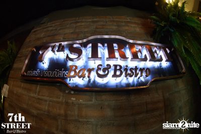 Friday Night at 7th Street Bar & Bistro, Thonglor Soi 10 — photo 105